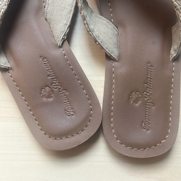 Tommy Bahama flip flops - Picture 2 of 4
